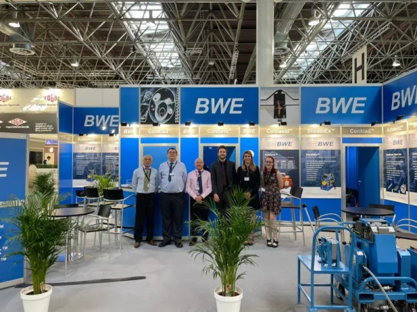 Stand BWE in fiera con il team Sidas